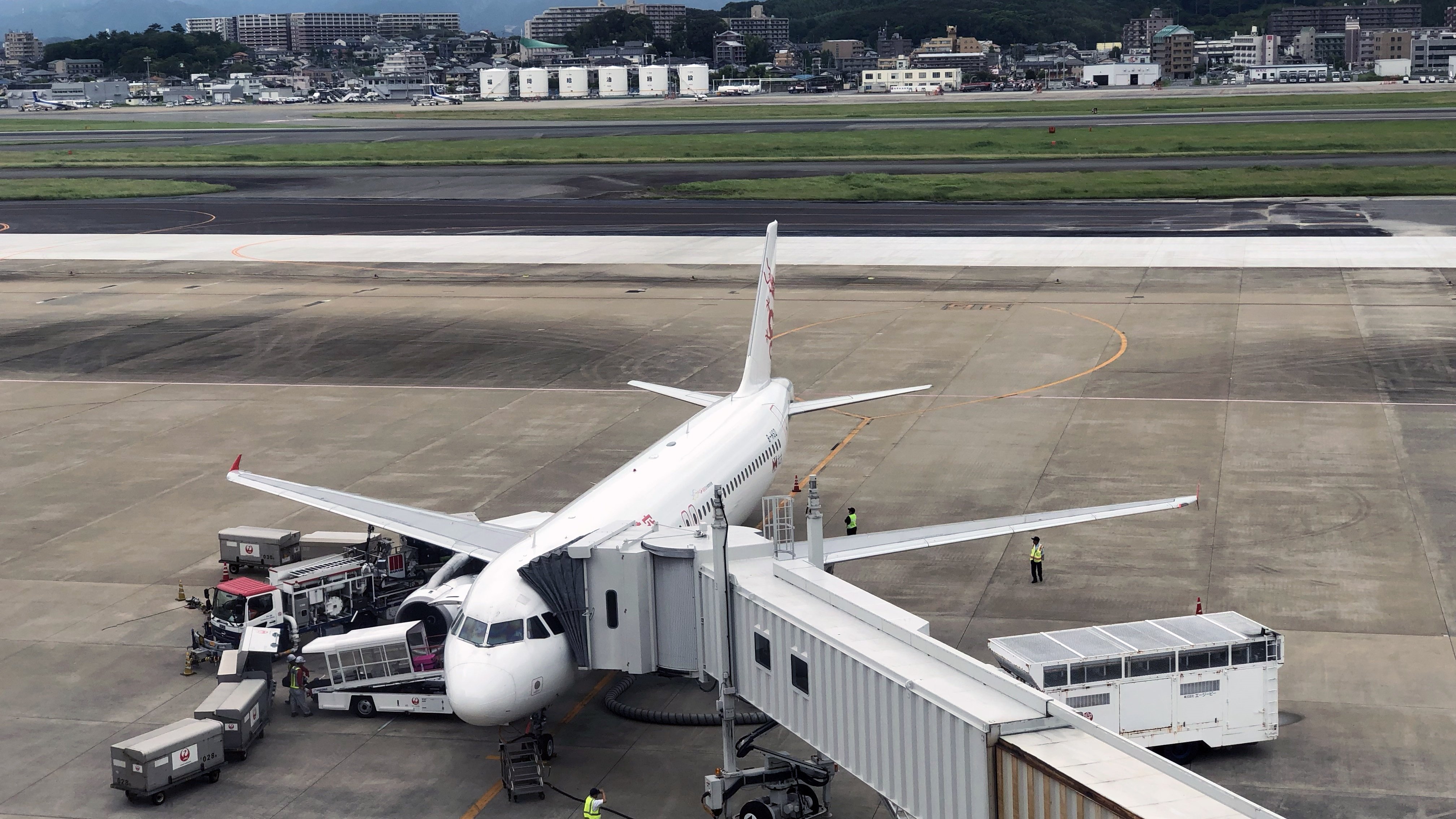 從福岡機場觀景台看國泰港龍A320